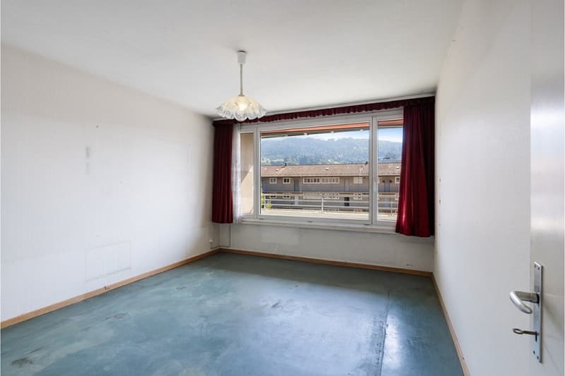 3.5-Zimmer-Dachwohnung mit viel Gestaltungspotenzial (5)