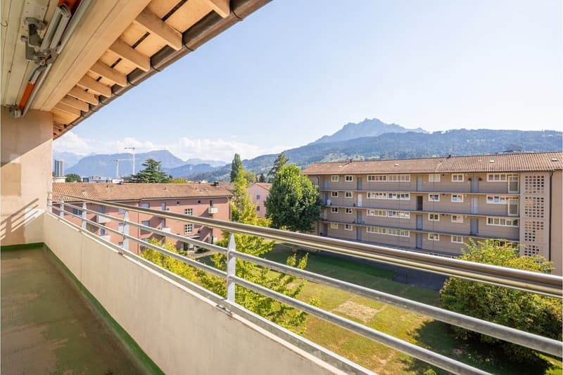 3.5-Zimmer-Dachwohnung mit viel Gestaltungspotenzial (2)