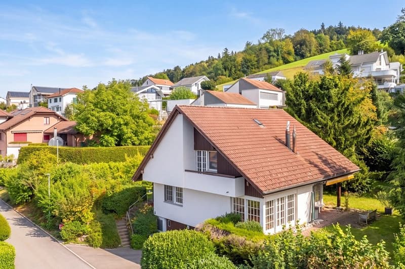 Gepflegtes Einfamilienhaus auf 1'008 m² Grundstück mit aussergewöhnlichem Entwicklungspotenzial (1)
