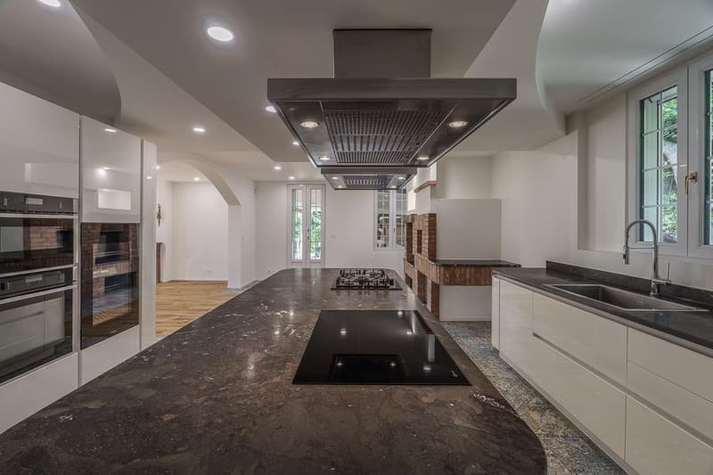 Property of over 13,000 m² with outbuilding and swimming pool (11)