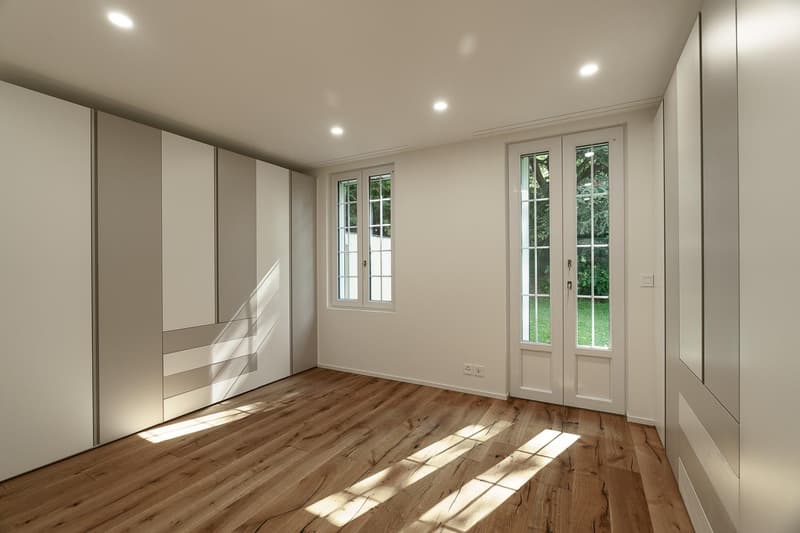 Property of over 13,000 m² with outbuilding and swimming pool (6)