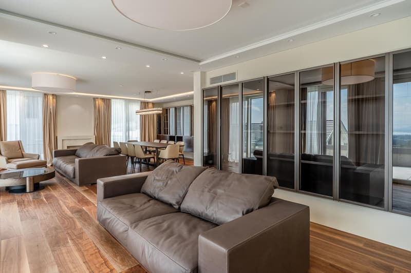 Large contemporary villa with 5 en-suite bedrooms (11)
