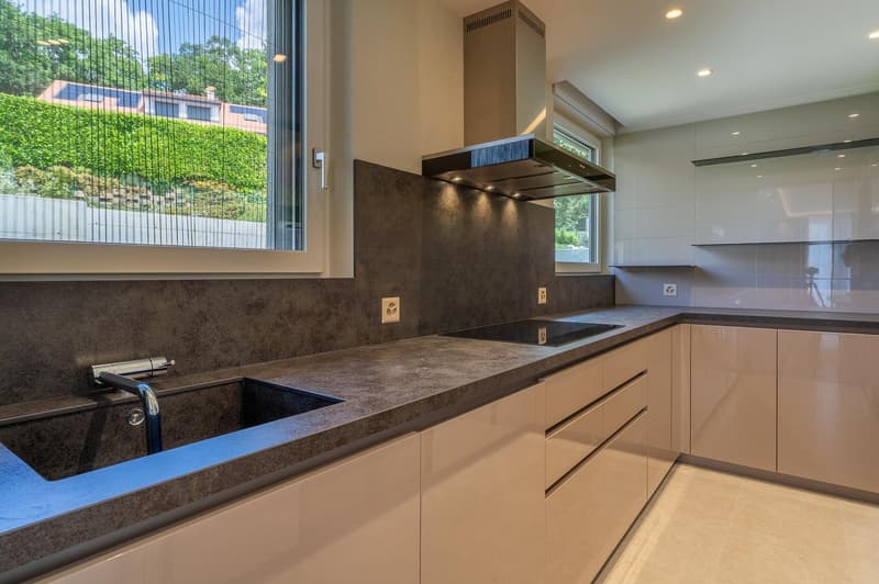 Large contemporary villa with 5 en-suite bedrooms (12)