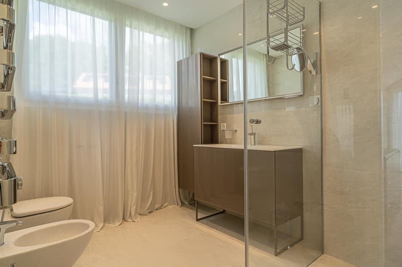 Large contemporary villa with 5 en-suite bedrooms (16)