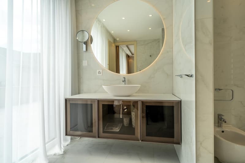 Large contemporary villa with 5 en-suite bedrooms (9)
