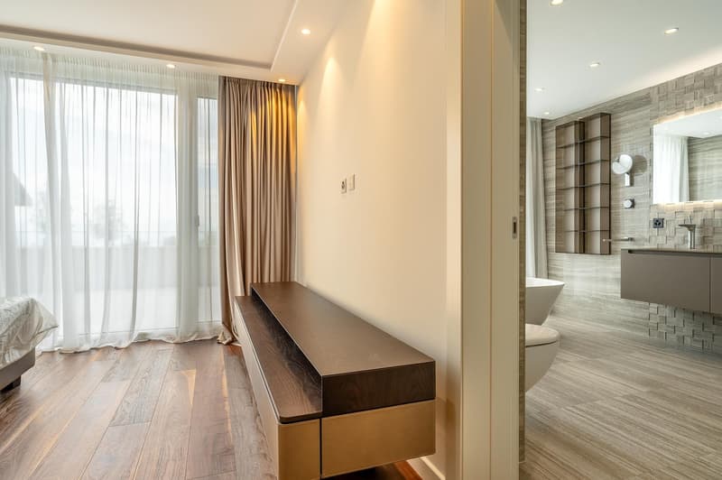 Large contemporary villa with 5 en-suite bedrooms (5)