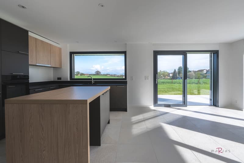Semi-detached house with 4 bedrooms, magnificent view of the fields and the Alps (2)