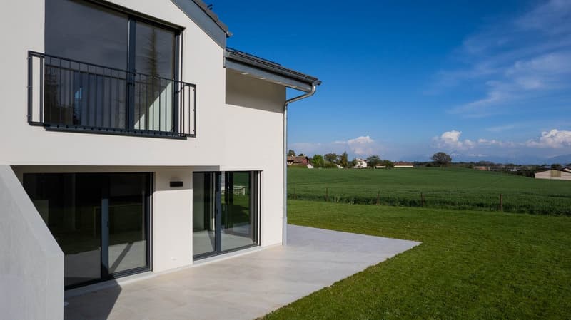 Semi-detached house with 4 bedrooms, magnificent view of the fields and the Alps (1)