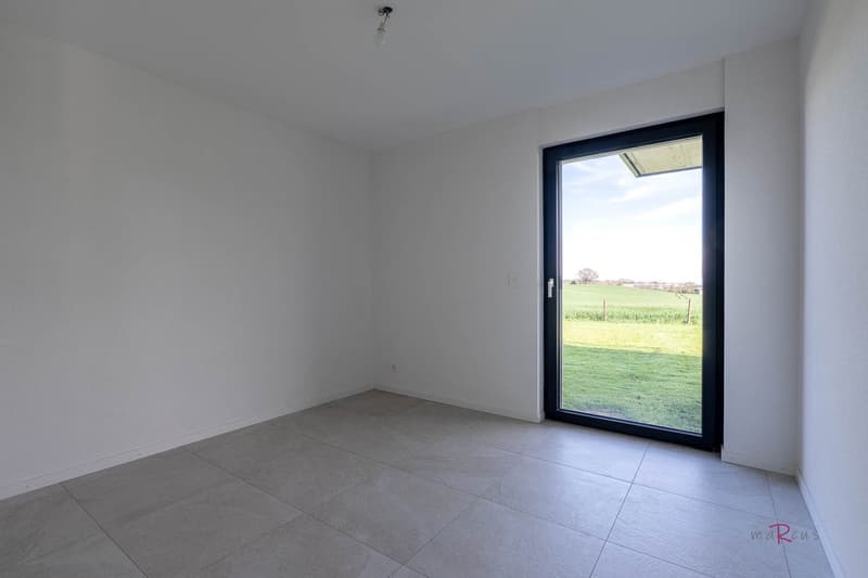 Semi-detached house with 4 bedrooms, magnificent view of the fields and the Alps (6)