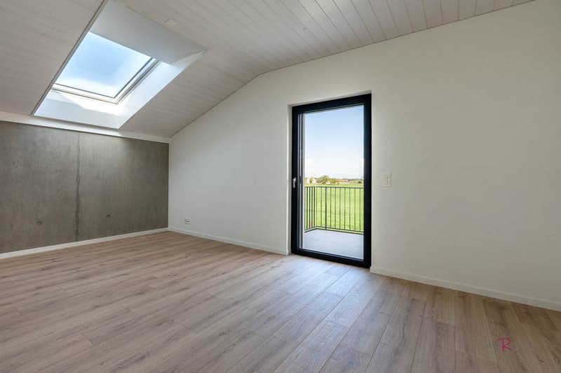 Semi-detached house with 4 bedrooms, magnificent view of the fields and the Alps (10)