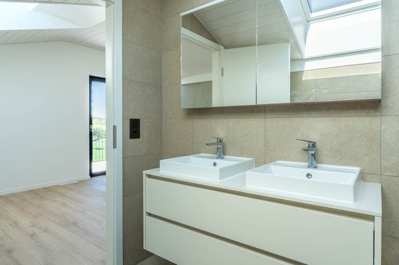 Semi-detached house with 4 bedrooms, magnificent view of the fields and the Alps (11)