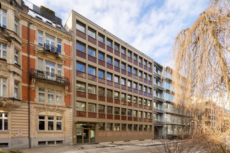 Exclusive office spaces in a newly renovated commercial building (3)