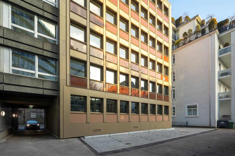 Exclusive office spaces in a newly renovated commercial building (5)