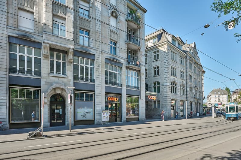Exclusive office space directly at Stauffacher: freshly renovated and flexibly usable! (1)
