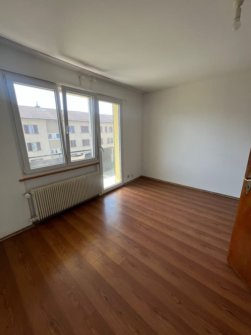 Camera di appartamento condiviso con balcone in zona tranquilla a Dietlikon – disponibile immediatamente (1)