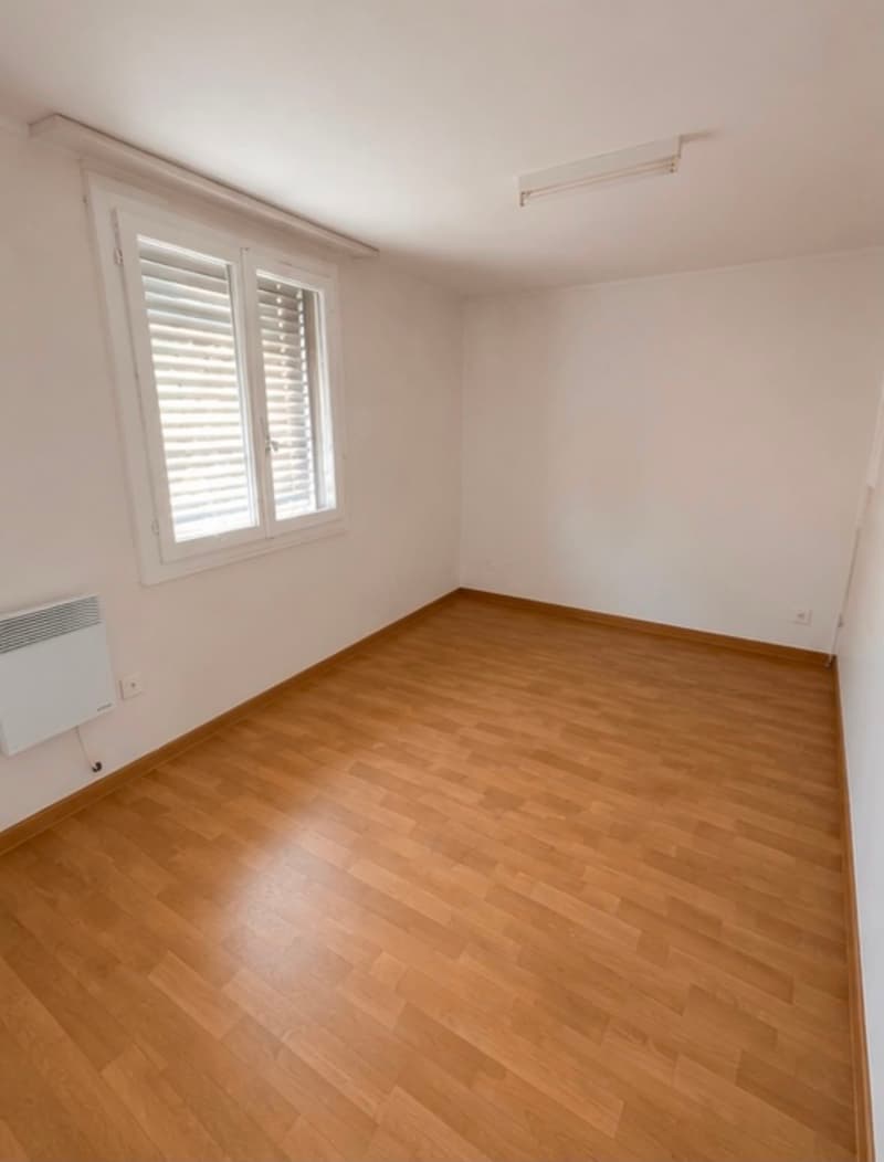 Helle 3-Zimmer-Wohnung mit schöner Aussicht auf den See in Küssnacht (2)