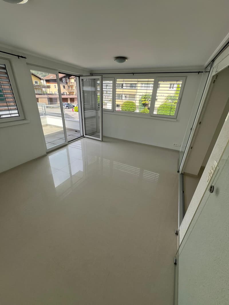 Moderne 3.5-Zimmer-Wohnung mit Wintergarten & grossem Balkon in Stansstad! (4)