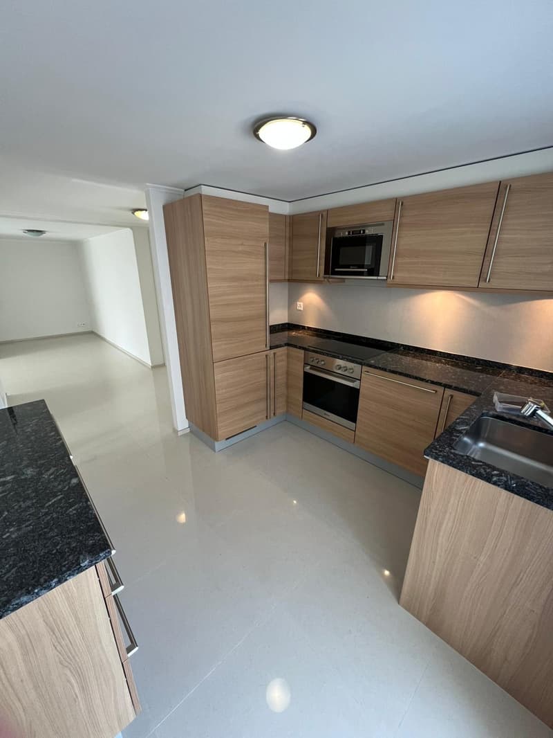 Moderne 3.5-Zimmer-Wohnung mit Wintergarten & grossem Balkon in Stansstad! (6)