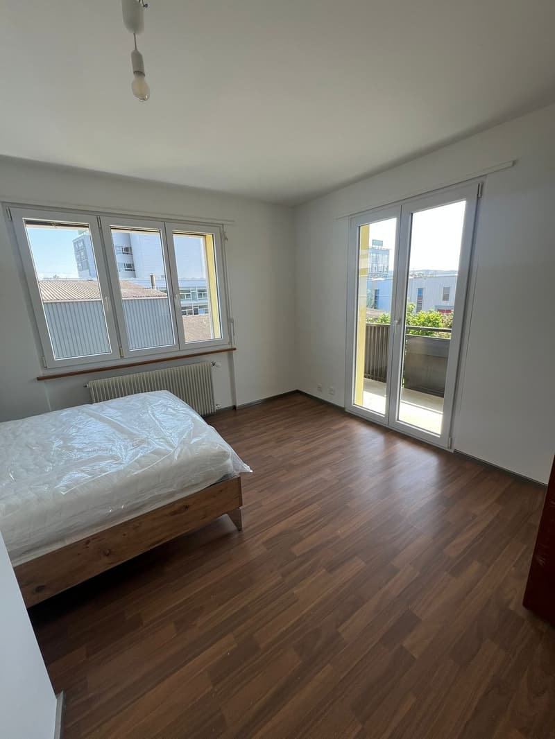 Gemütliche 1.5-Zimmer-Wohnung mit Balkon in Dietlikon (3)