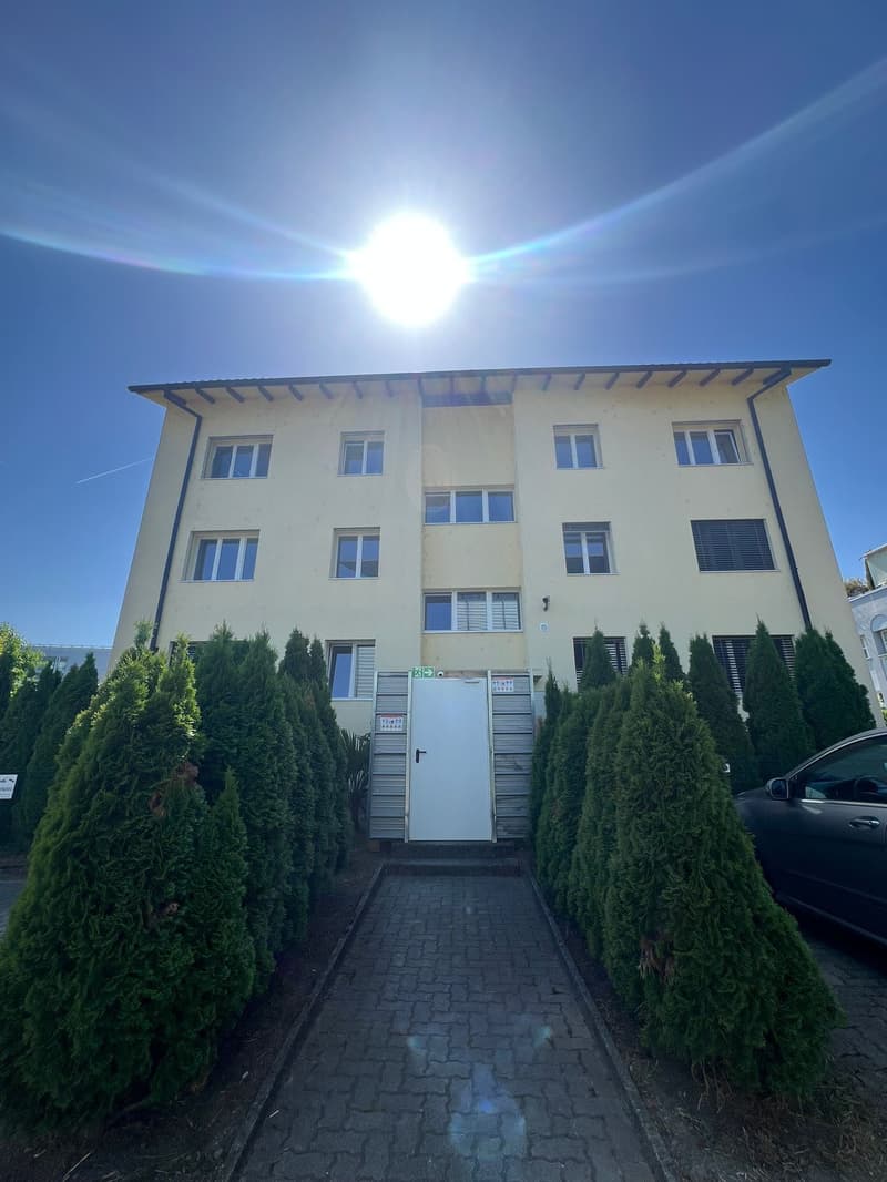 Gemütliche 1.5-Zimmer-Wohnung mit Balkon in Dietlikon (1)
