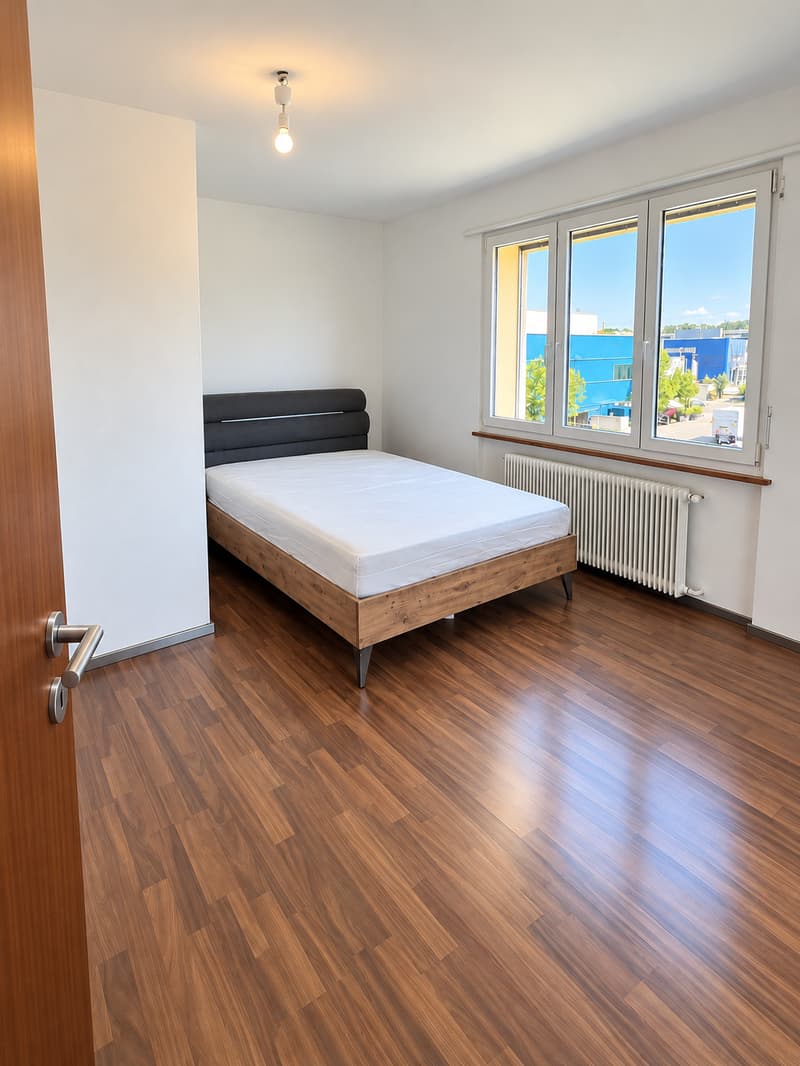 Charmante, möblierte 1.5-Zimmer-Wohnung mit Balkon in Dietlikon (3)