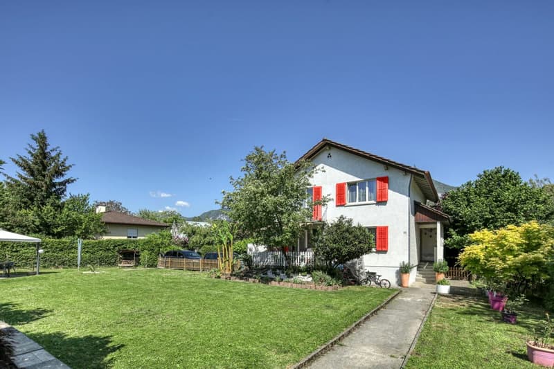 Charming single-family house with large garden and scenic views (5)