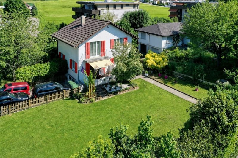 Charming single-family house with large garden and scenic views (4)
