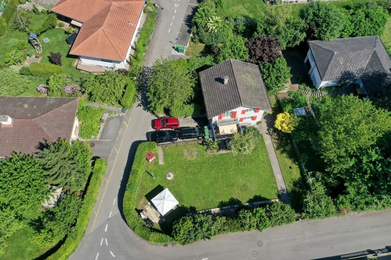Charming single-family house with large garden and scenic views (2)