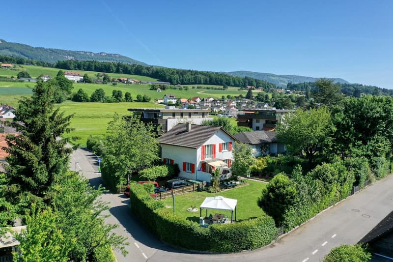Charming single-family house with large garden and scenic views (6)