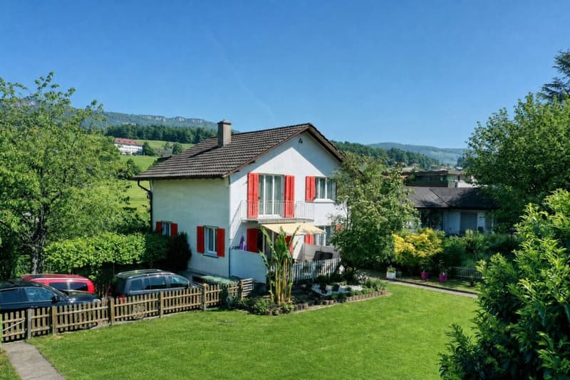 Charming single-family house with large garden and scenic views (1)