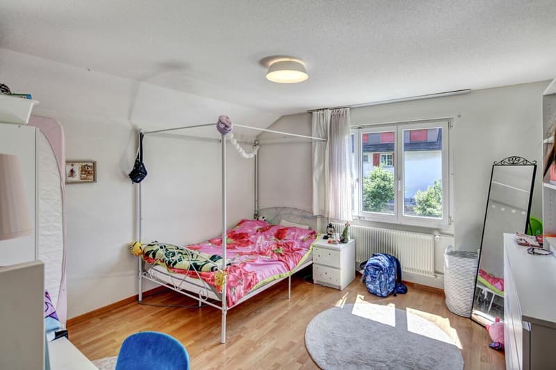 Charming single-family house with large garden and scenic views (15)