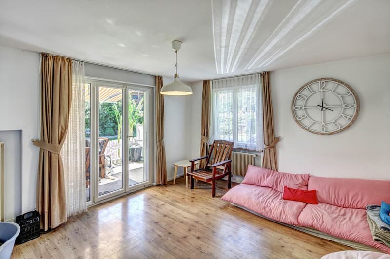 Charming single-family house with large garden and scenic views (8)