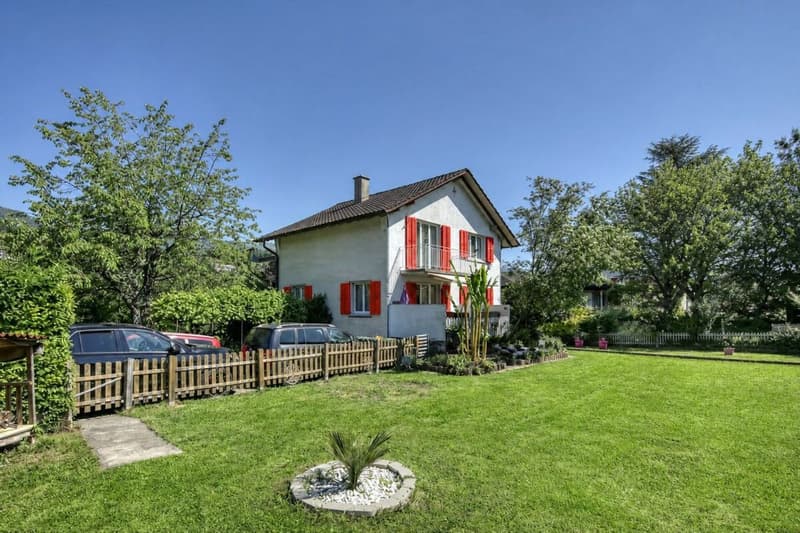Charming single-family house with large garden and scenic views (3)