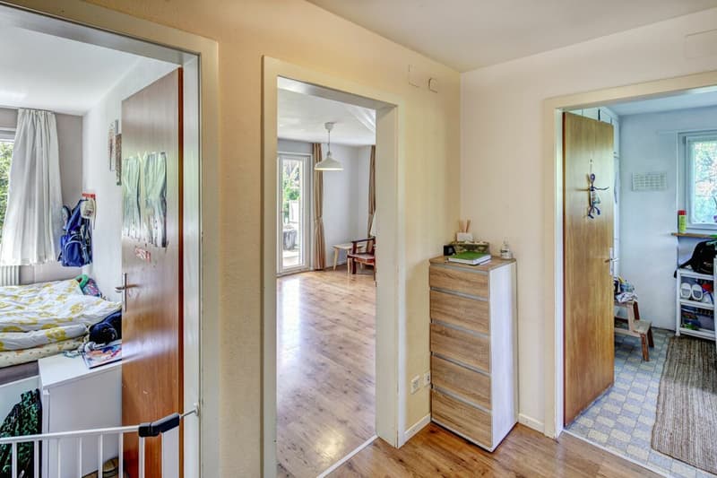 Charming single-family house with large garden and scenic views (12)