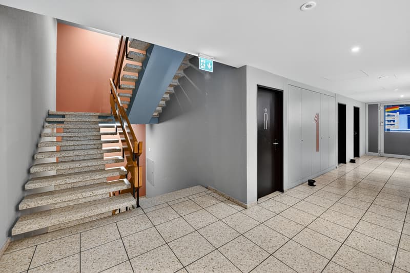 Spazio commerciale attraente con concept di sala flessibile in posizione centrale (2)