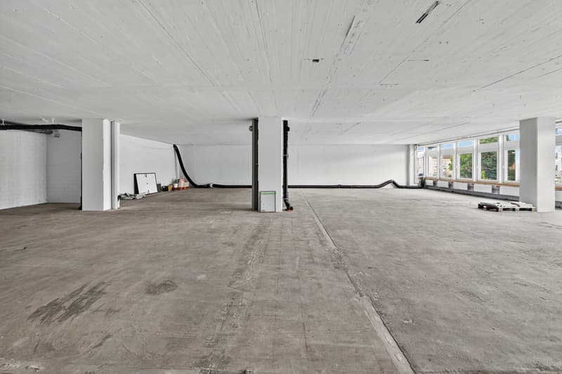 Spazio commerciale attraente con concept di sala flessibile in posizione centrale (3)
