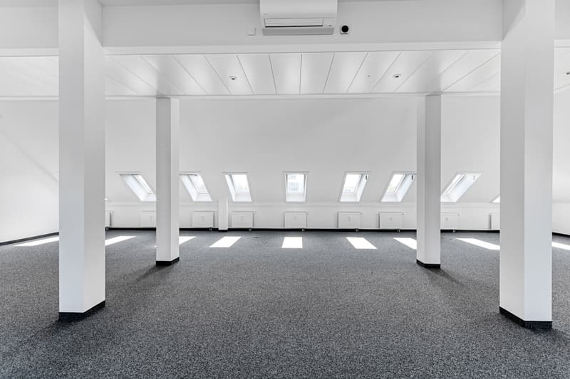 Spazio ufficio attraente in posizione centrale (2)