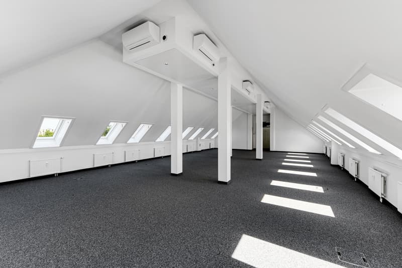 Spazio ufficio attraente in posizione centrale (3)