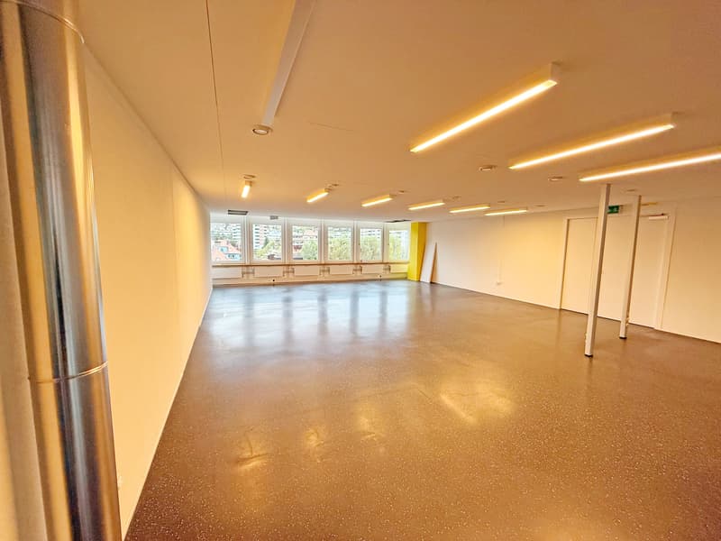 Bright and spacious office space in a central location (5)