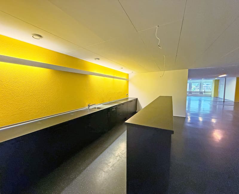 Bright and spacious office space in a central location (6)
