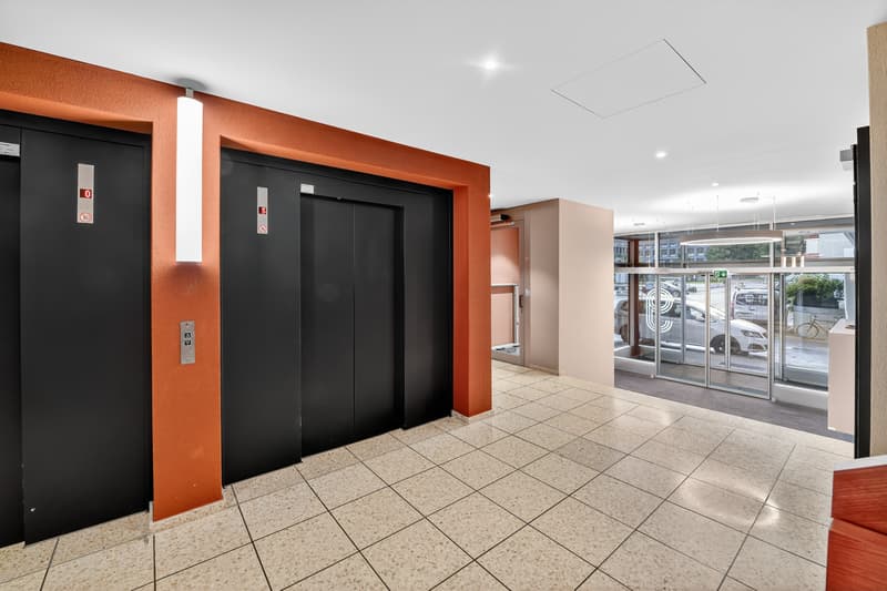 Bright and spacious office space in a central location (11)