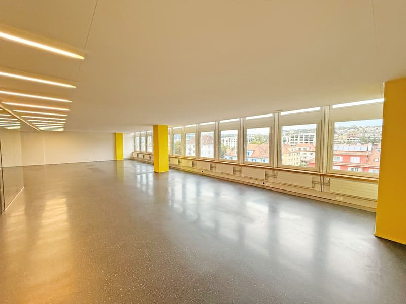 Bright and spacious office space in a central location (8)