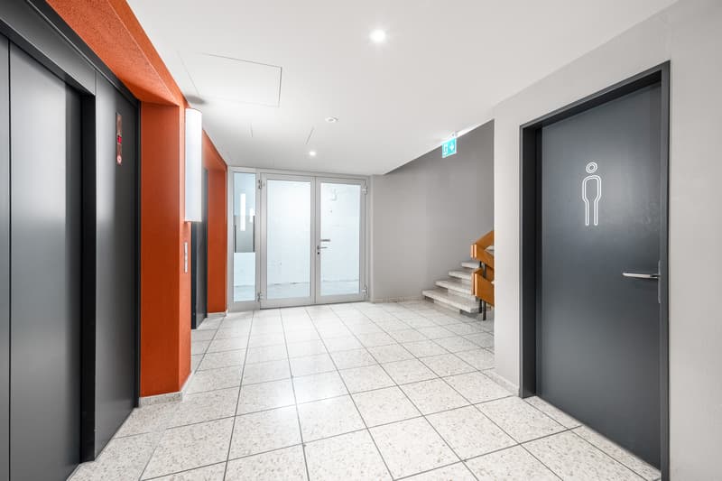 Bright and spacious office space in a central location (13)