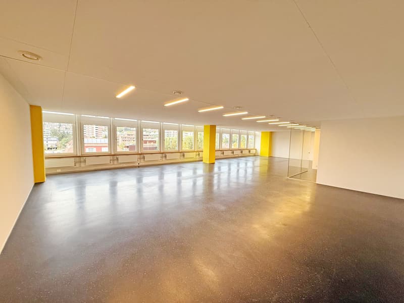 Bright and spacious office space in a central location (3)