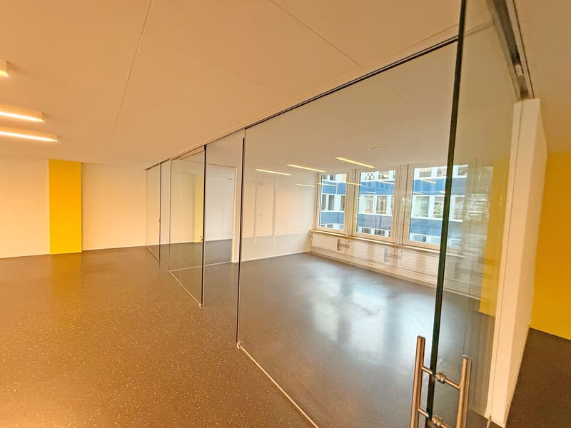 Bright and spacious office space in a central location (7)