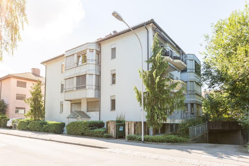 Grosszügige 4.5-Zimmerwohnung mit Balkon (1)