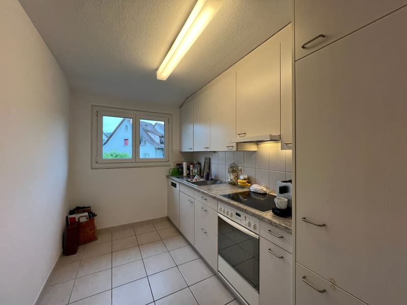 Bello appartamento di 4 locali con balcone in una posizione attraente a Dielsdorf (6)