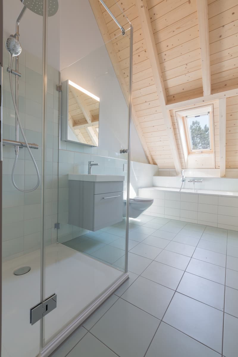 Appartement mansardé moderne et lumineux avec balcon dans un emplacement central à (11)