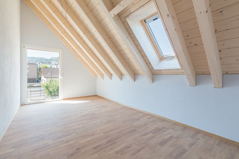 Appartement mansardé moderne et lumineux avec balcon dans un emplacement central à (10)
