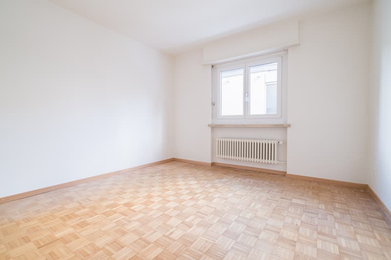 Central beautiful 3-room apartment available (6)